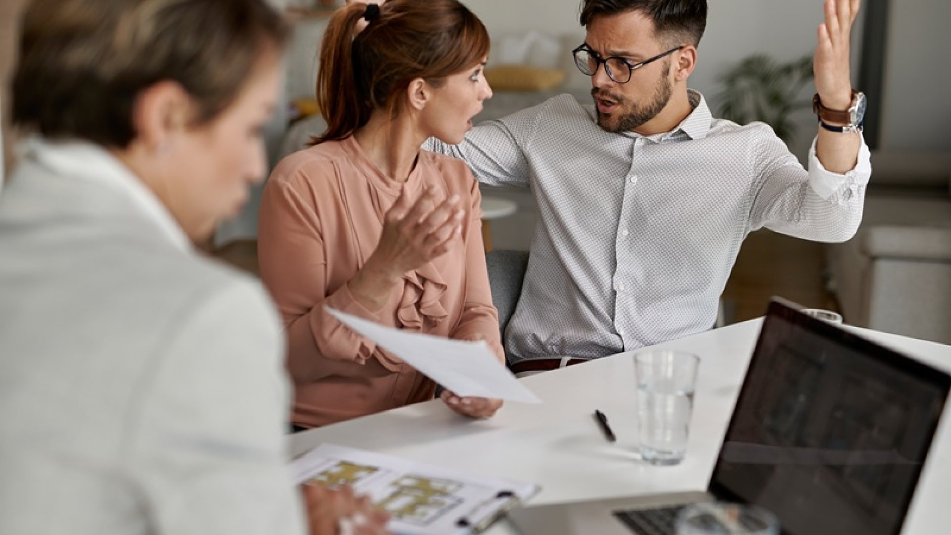 Hogyan hat a csapatépítés a munkahelyi kommunikációra?